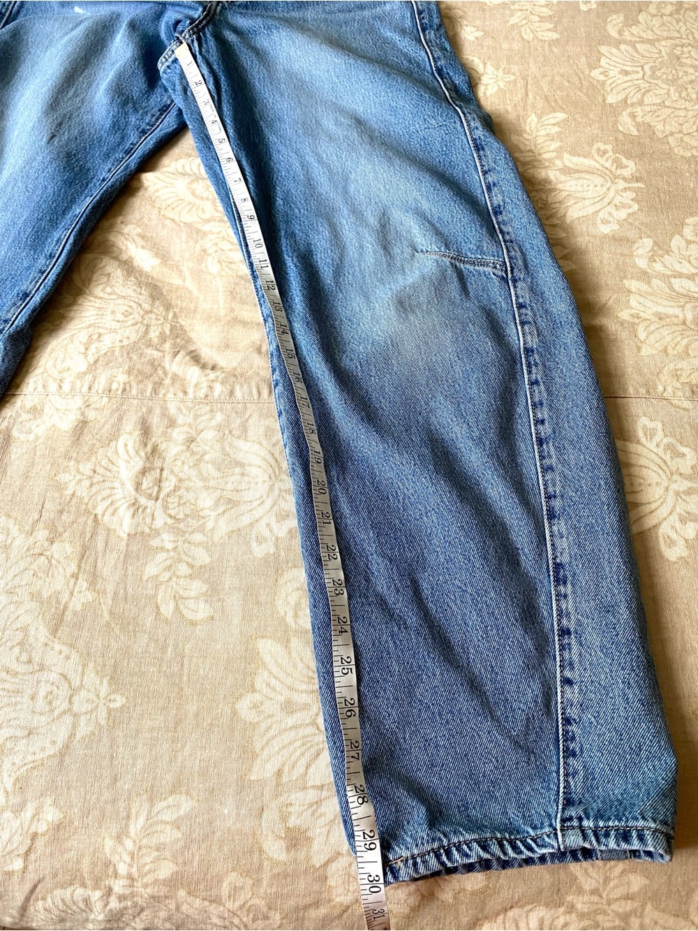 Levi’s Cinch Barrel Jeans Wide Leg Medium Wash Light Distress Fading Size 26 - Picture 10 of 16